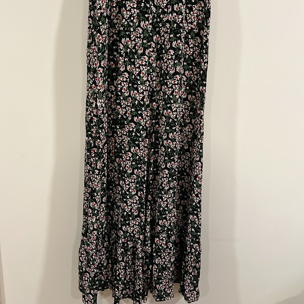 Maeve - 2, Black Floral Jumpsuit with V-Neck and Wide-Leg Design - Picture 10 of 11